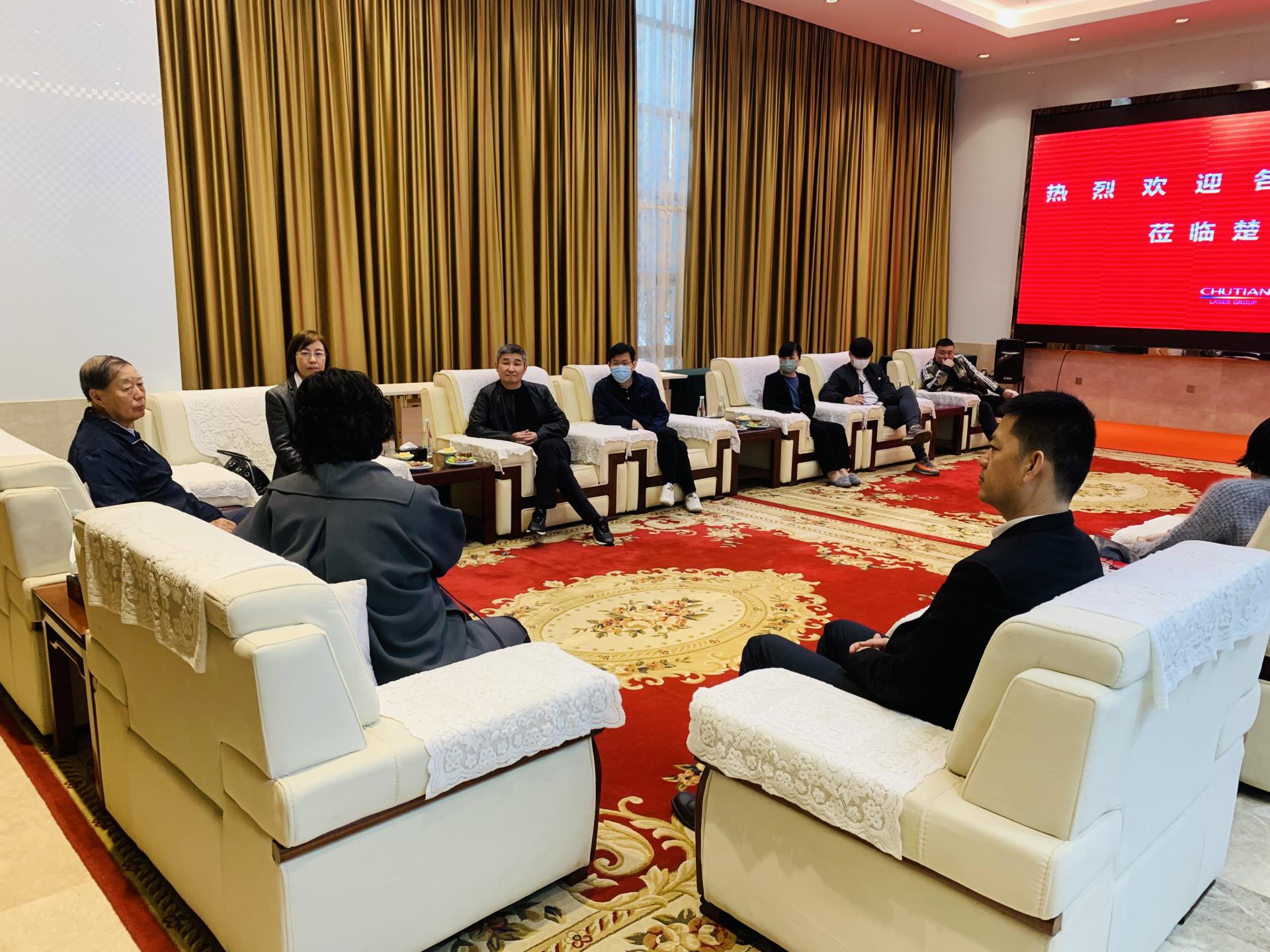 廣東省粵港澳大灣區產業協同發展聯合會副會長、秘書長林慧一行蒞臨楚天激光參觀考察