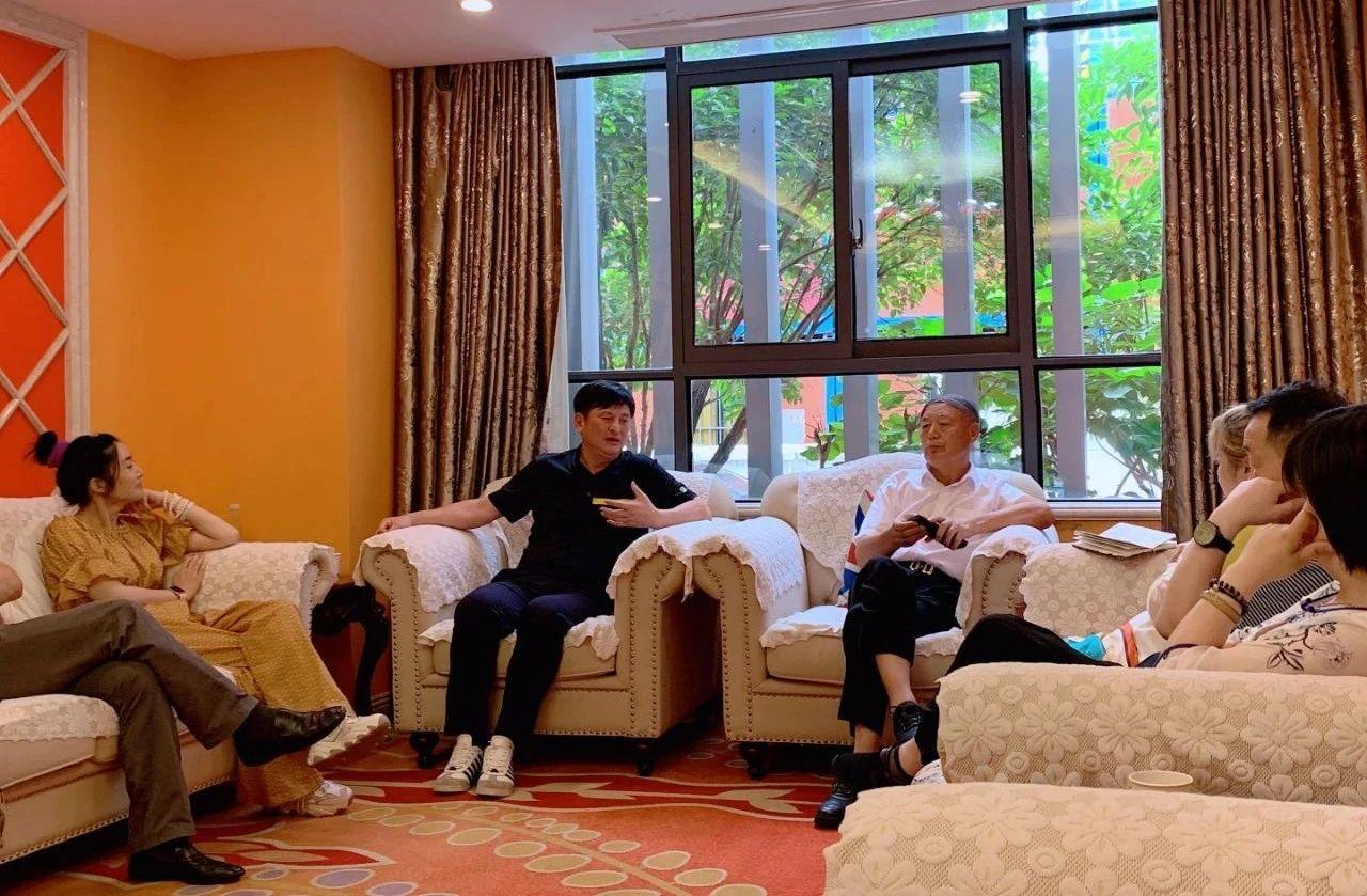 黃卓仁會長一行到楚天激光座談交流