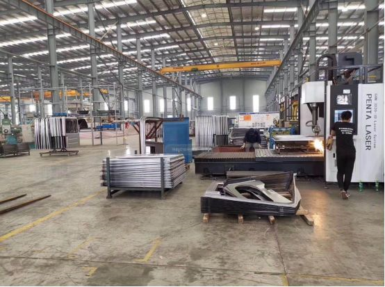 奔騰激光三維五軸光纖激光切割機成功交付